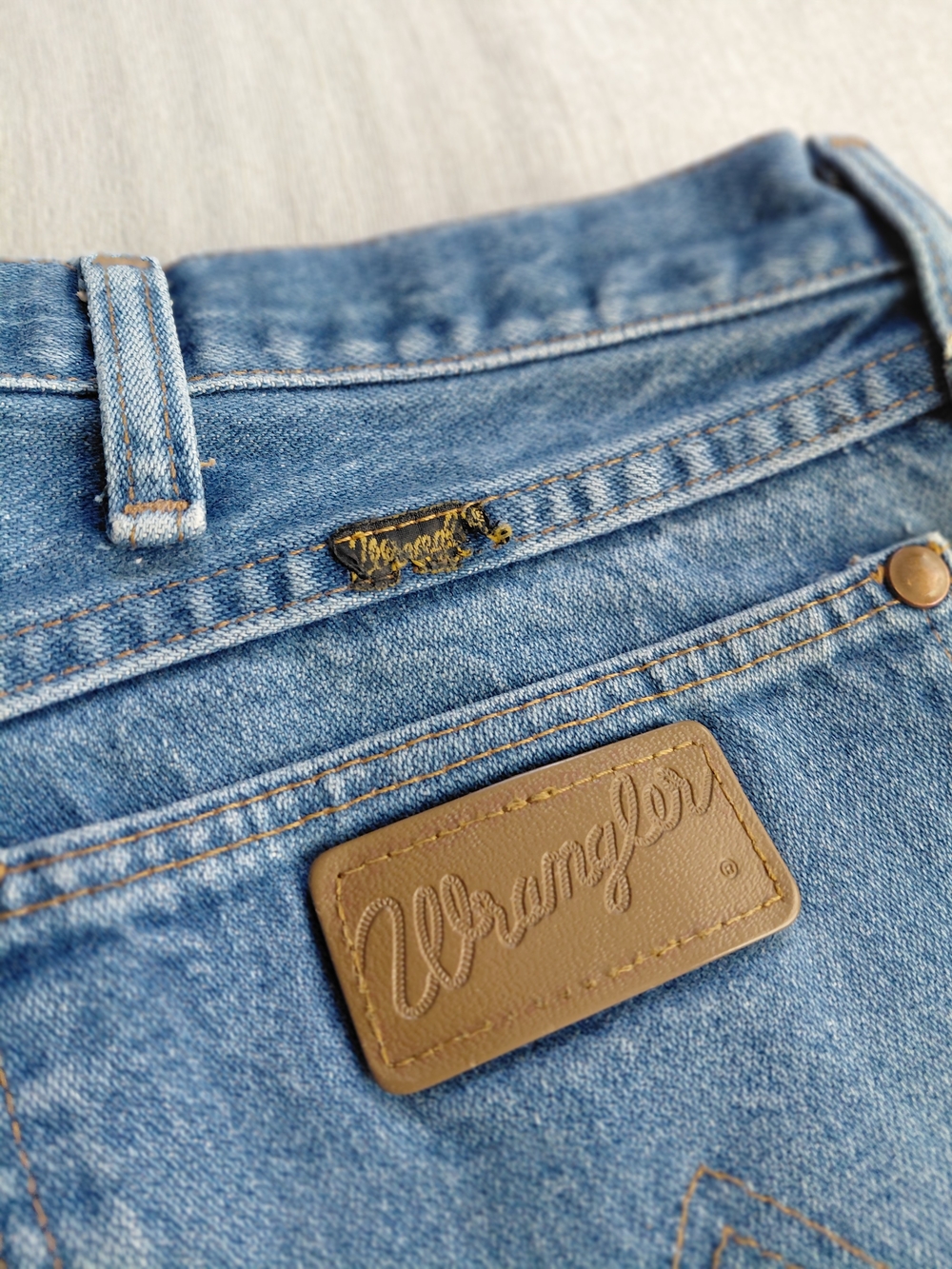 Vintage Wrangler Cowboy Cut Jeans 1970s USA Made Vertical Fly Tag Boot Zipper - Picture 2 of 16
